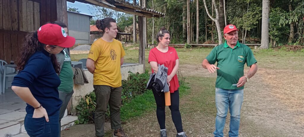 Antonio Capitani é uma das lideranças da comunidade e participa de todo o processo envolvendo a discussão sobre a madeira