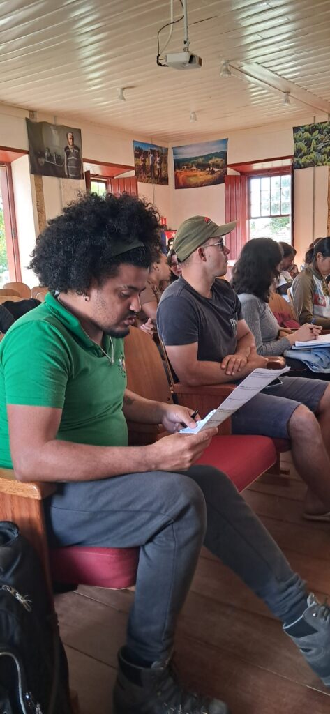Registros da oficina do PDA do Contestado com o Plantear e a comunidade discutindo pontos chave do planejamento